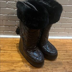 Dior Black Quilted Winter Boots with Fur Trim